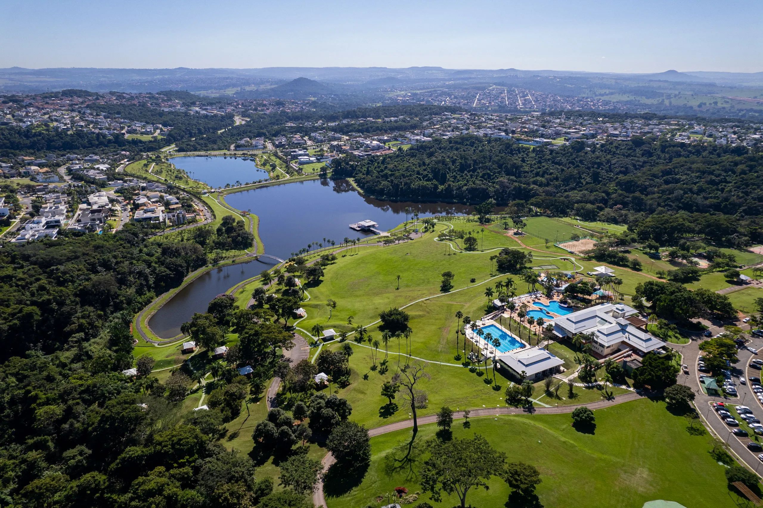 <p>Casas e Terrenos</p>